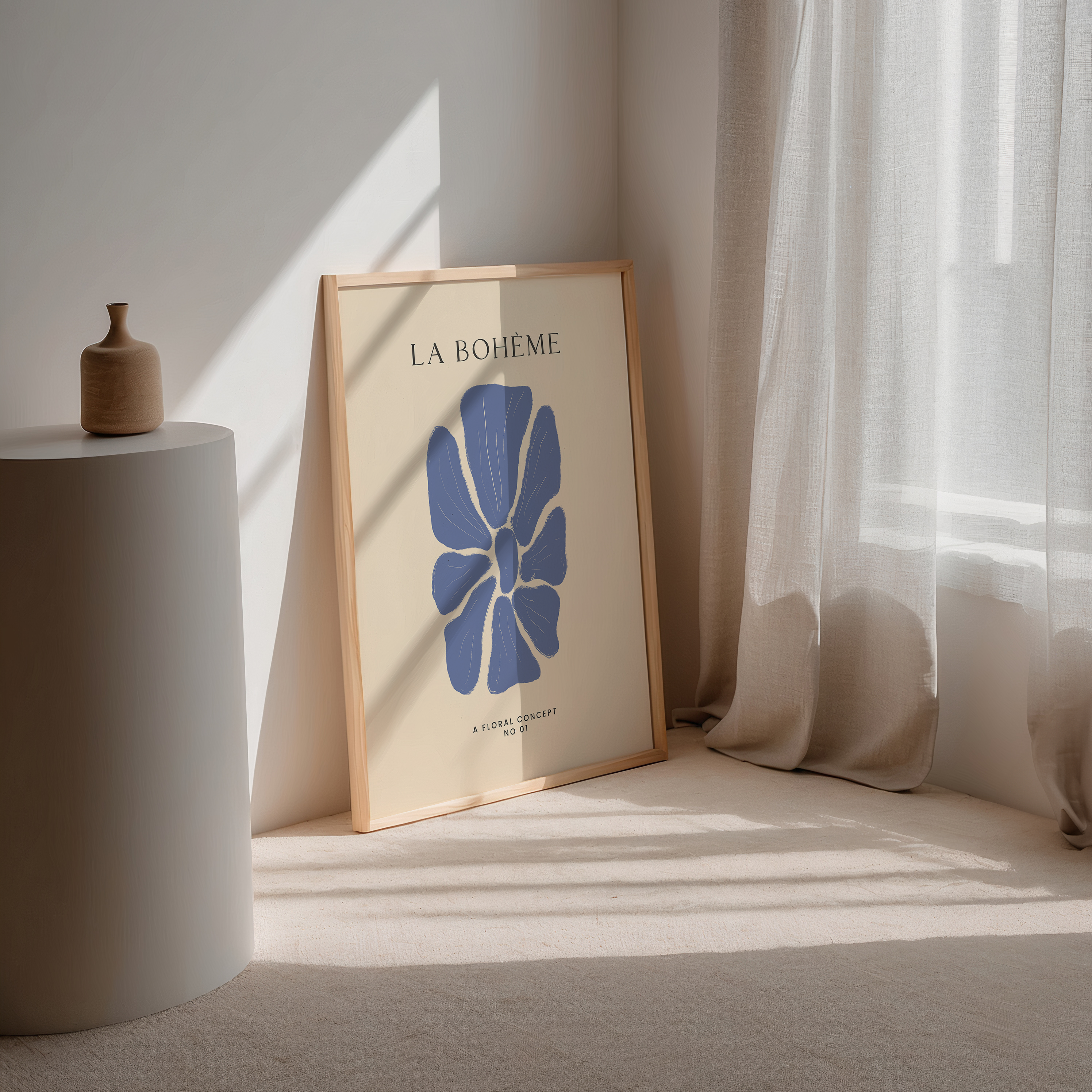 Bohemian Floral poster met beige, wit en blauwe bloemen in moderne stijl – speelse wanddecoratie voor een luchtige en gezellige sfeer