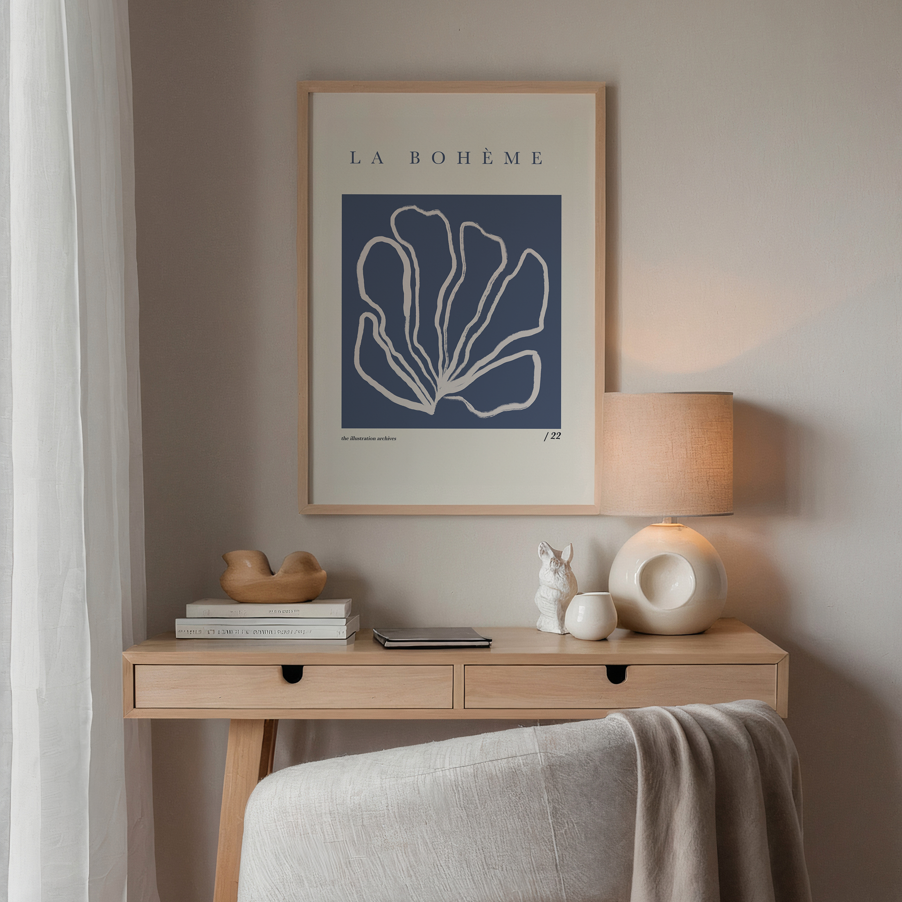 Bohemian poster met blauwe en beige bladeren, moderne wanddecoratie met frisse kleuren in boho stijl voor woonkamer of slaapkamer.