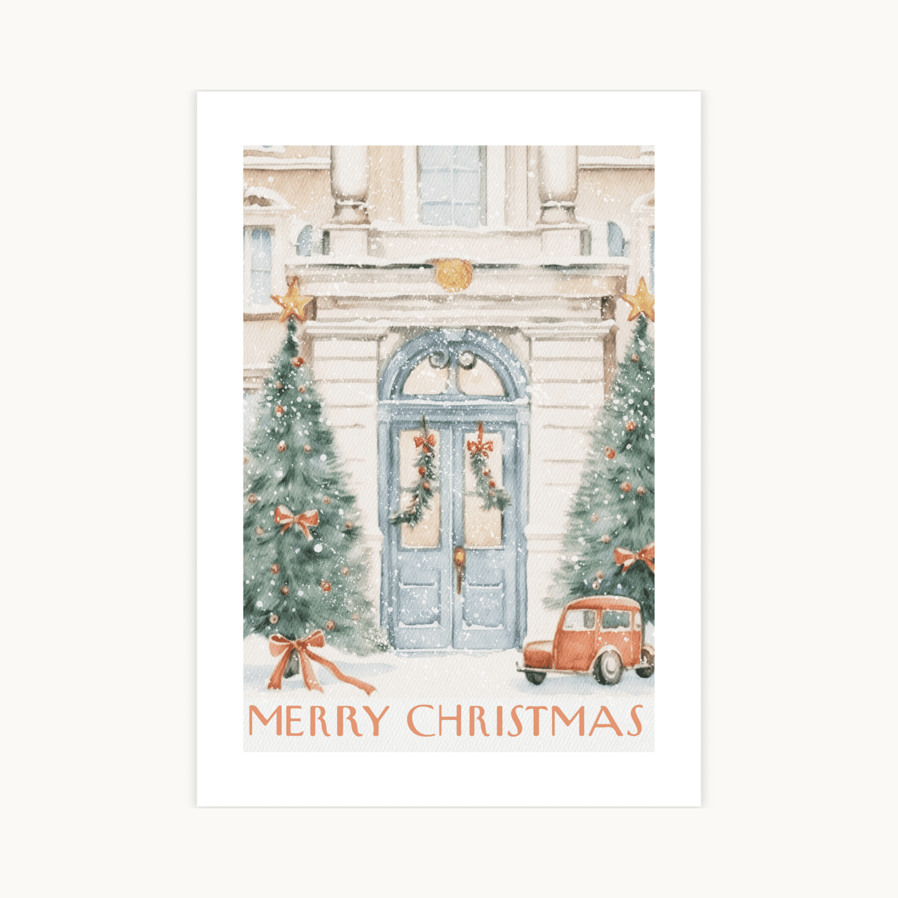 Aquarel poster van een blauwe voordeur met kerstdecoratie, twee besneeuwde kerstbomen en een rode vintage auto. Nostalgische en traditionele kerstmuurkunst.