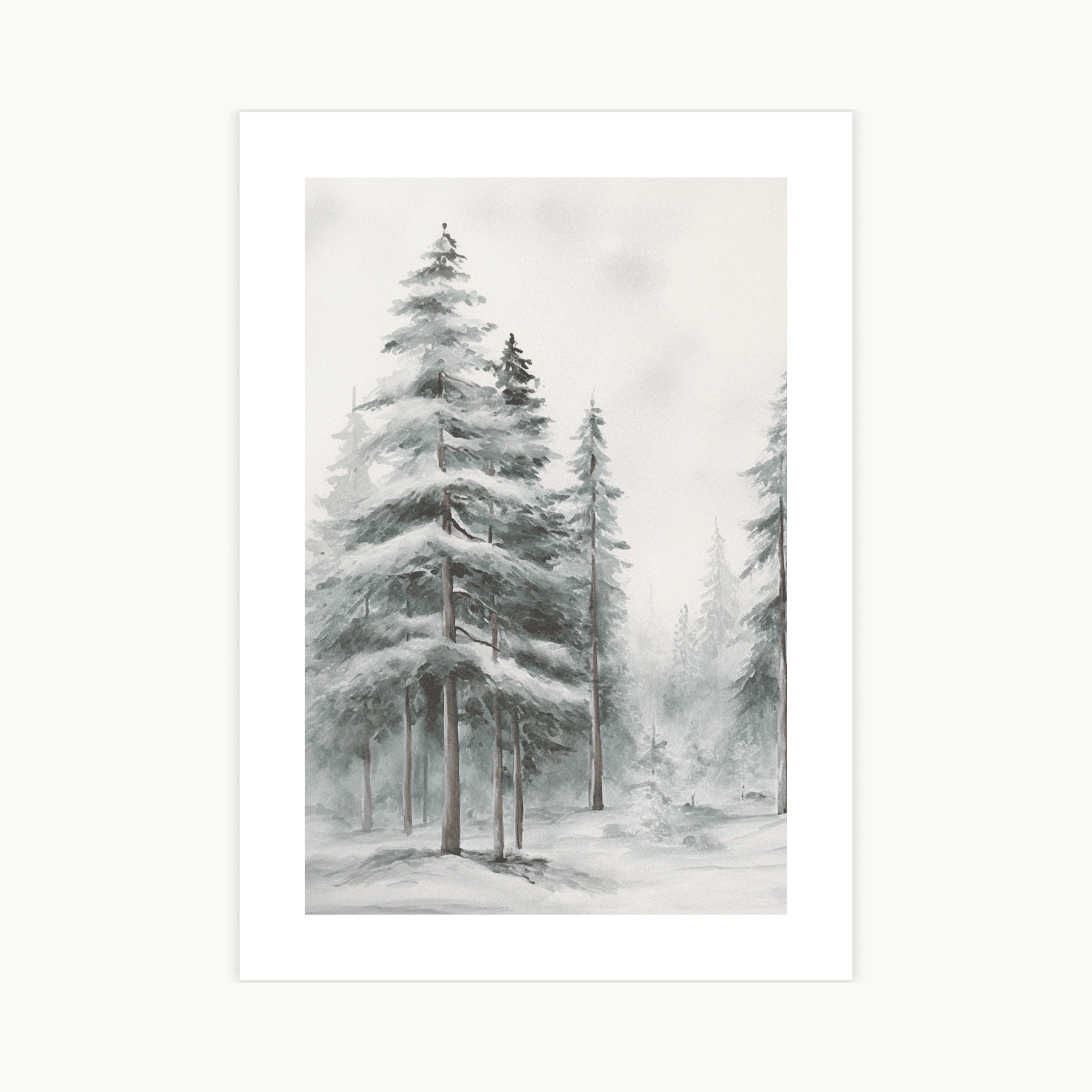 Zwart-wit aquarel poster van een besneeuwd winterbos met hoge dennenbomen in de mist. Scandinavische natuur muurkunst met rustieke en minimalistische uitstraling.